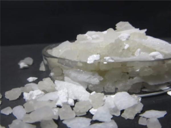 融雪劑廠家簡析其產(chǎn)品功效特點(diǎn)